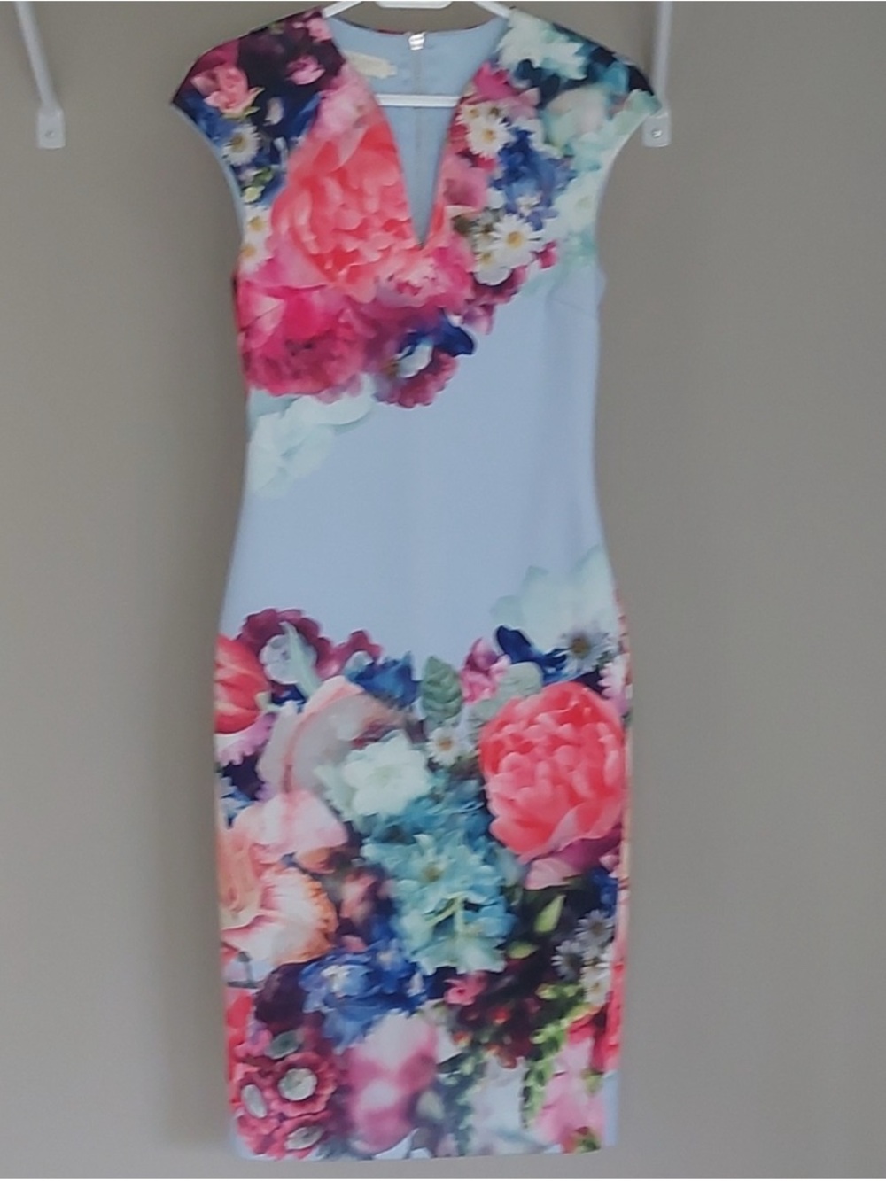 Ted Baker ⭐️ Floral Cap-Sleeve Bodycon Midi Dress in Light Blue and Pink